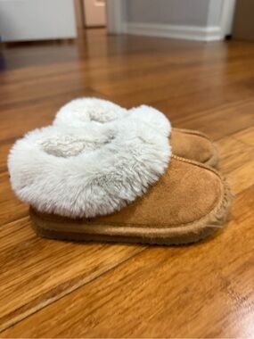 Wonder Nation Fur Slippers winter boots  Kids size 7-8